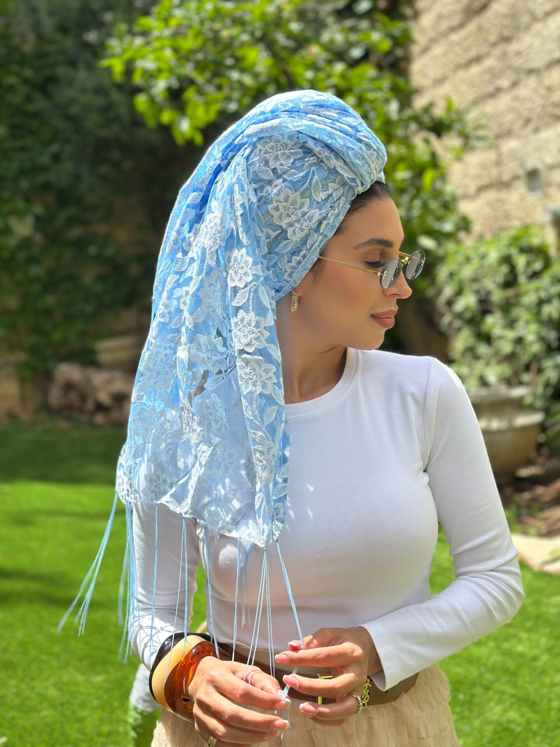 IMG_0809 מטפחת רשת פרחים תכלת – תמונה 1
