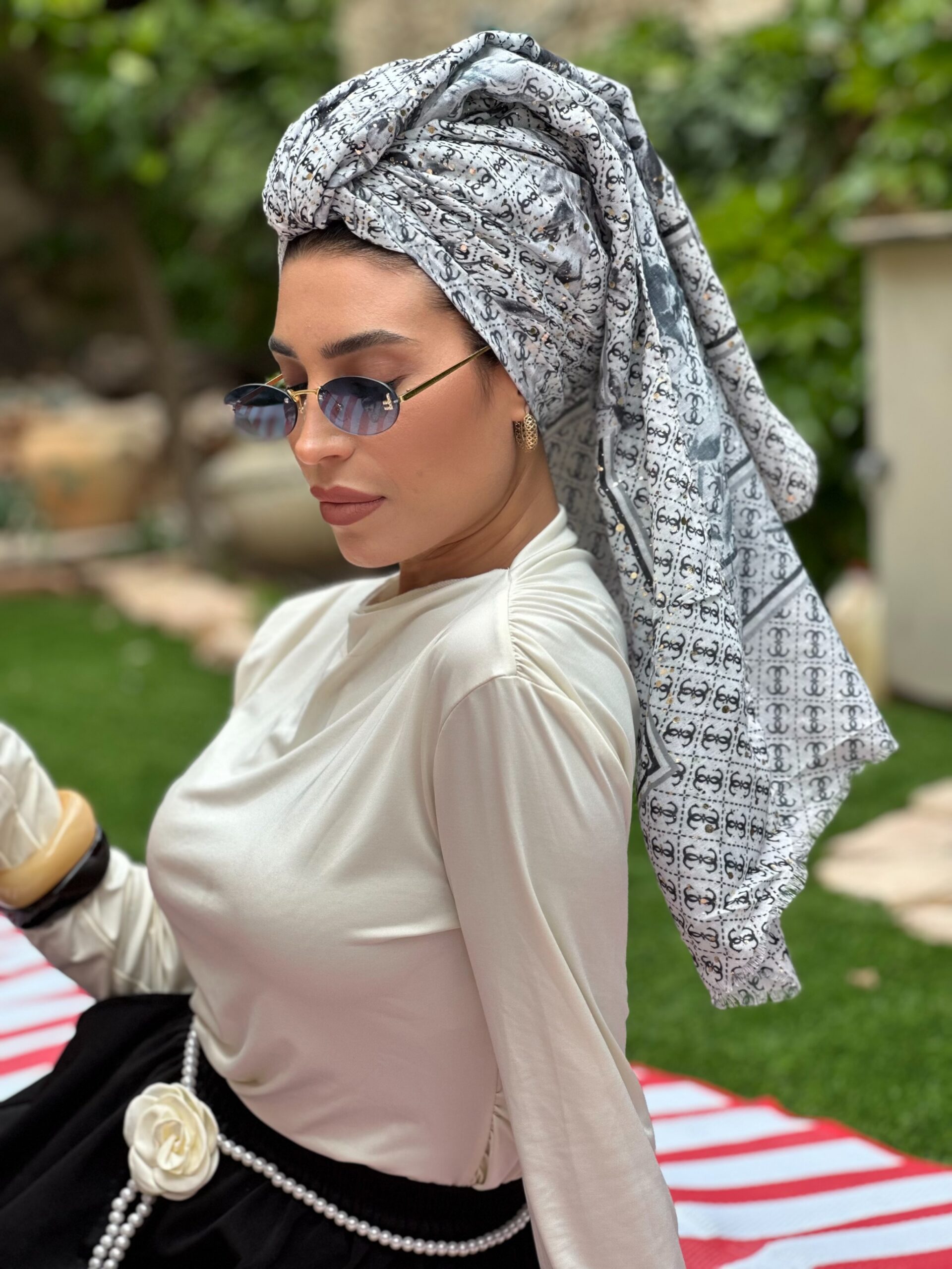 IMG_1556 מטפחת אביב שחור לבן – תמונה 1