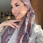 דגם פרחים קטנים ורוד