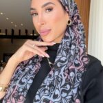 דגם עיטורים שחור ורוד