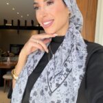 דגם פרחים קטנים אפור מרובע