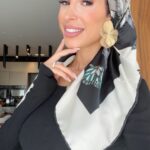 דגם משי שחור פרפרים